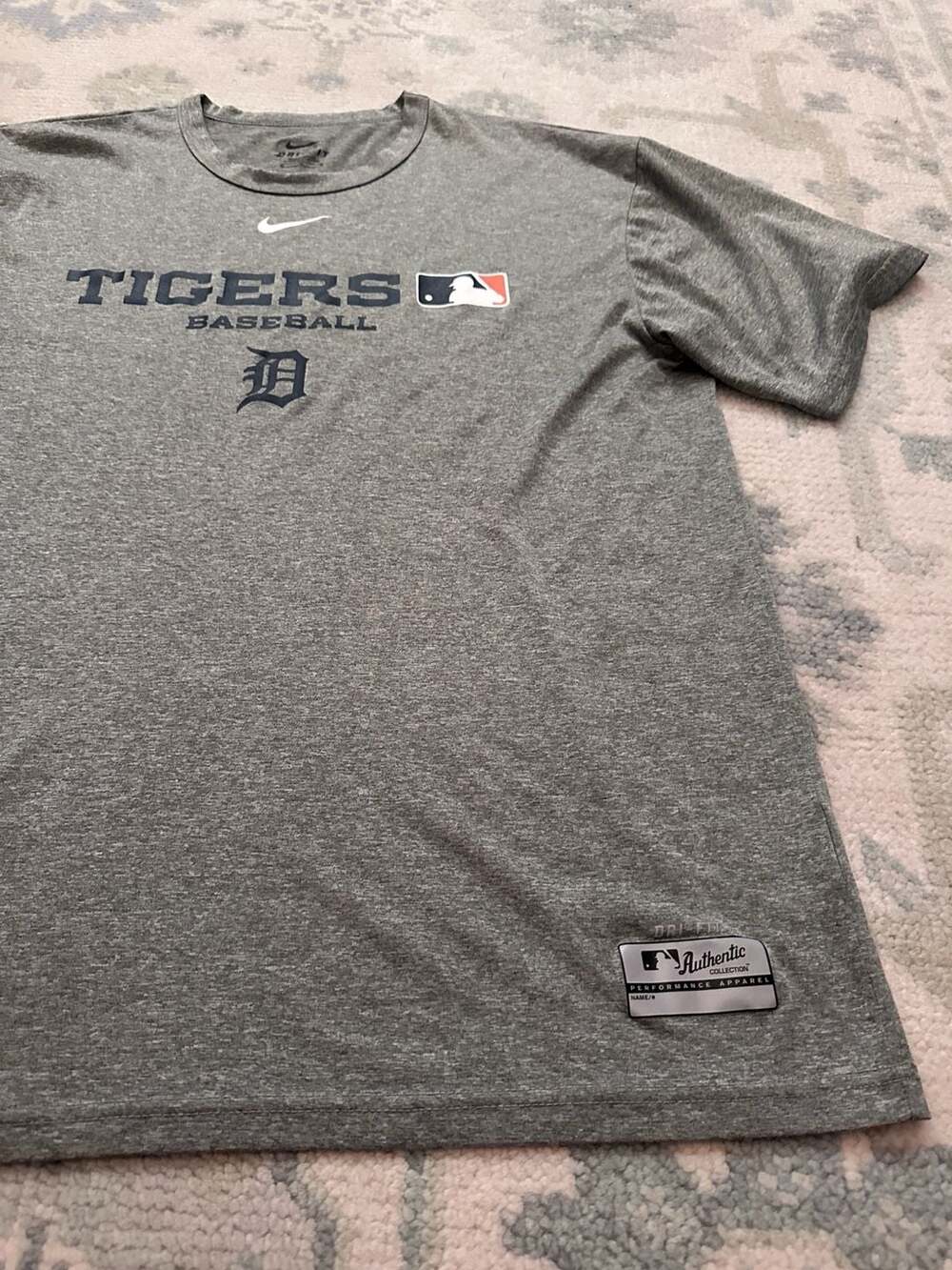 M Nike Detroit Tigers Authentic Collection Dri-FIT Heather Gray T-Shirt